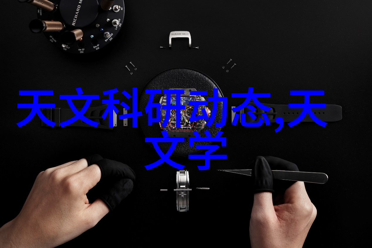 墙纸大冒险卧室里的隐形衣橱与不见招摇的装饰