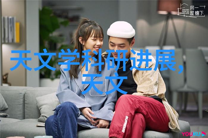 亲切的金子趴在桌子30秒温暖的金属触感与静谧的时光共舞
