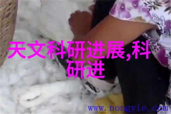 智能装备与系统专业大学生革新排屑技术专利化五轴加工中心的碎屑清洁解决方案